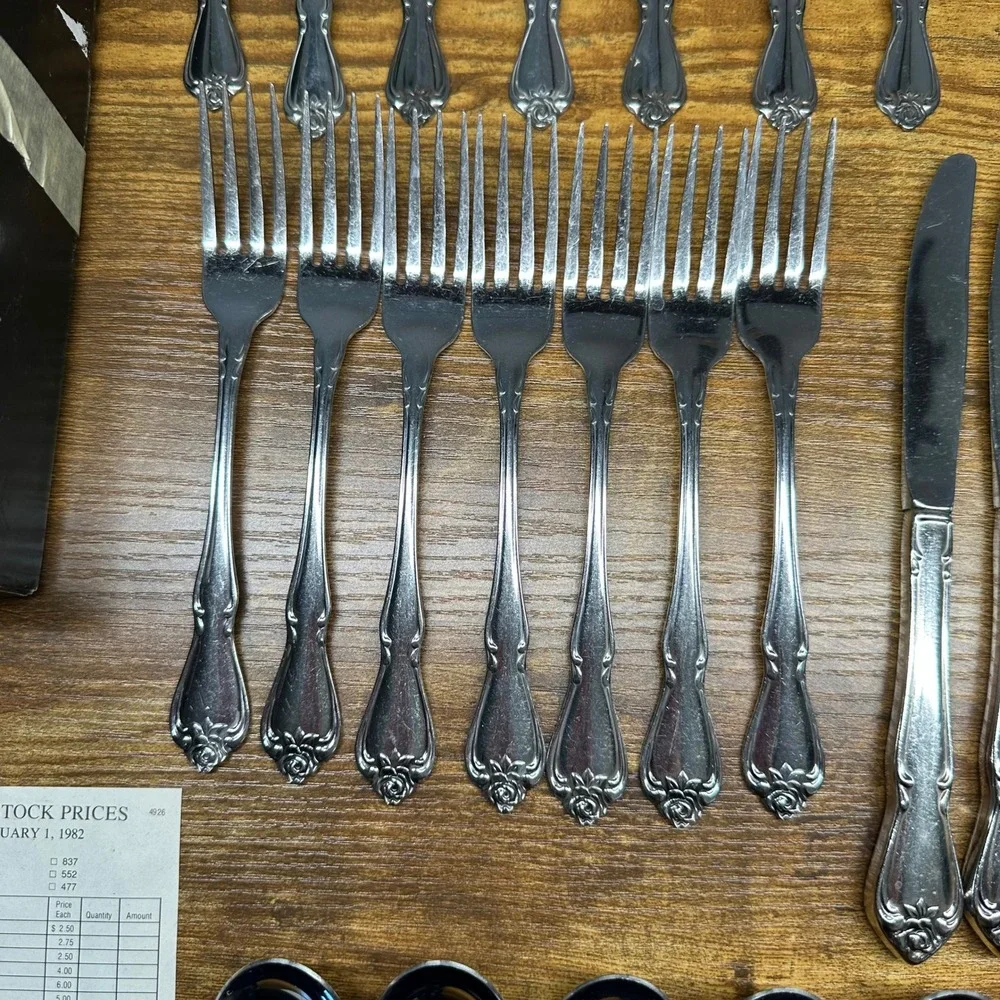 Oneida 1881 Rogers Arbor Rose Stainless Flatware Set 32 Piece USA Original Box